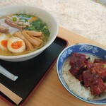ラーメン河 - 綺麗な黄金に輝く鶏スープ(*´・ω-)b