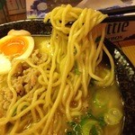 大衆酒場 五郎 - 麺は中太の黄色い麺