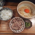 阿波座 ひゃっかく - 料理写真:  煮干しかまたま＋肉＋白ごはん