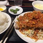 555飯店 - ここの油淋鶏はガチ旨。しかもデカ盛りと言って差し支えない。