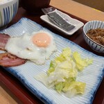 なか卯 - 料理写真:目玉焼き牛小鉢ベーコン朝食 640円