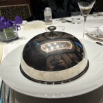 レストラン ヴァリエ - スープやメインは運んでくるまでに冷めないように配慮されてます
