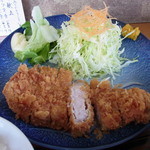 ふくせん - 厚いロースカツにシャキシャキのキャベツとレタス