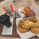 ケンタッキーフライドチキン - ドリンク写真:とりの日パックと和風チキンカツバーガー