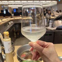 すき焼 しゃぶしゃぶつかだ KITTE大阪店 - 日本酒もワイングラスでお洒落やん♡