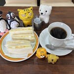 COFFEE HOUSE QUEEN - ブレンドコーヒー　460円(税込)
+サンドイッチ・モーニング(無料サービス)