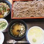 華屋与兵衛 - 料理写真:小藁焼き鰹漬け丼と二八せいろそばセット(そば二段)
