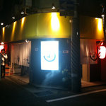 らーめん 辻 - 角地ののれんが目印。立ち食いです。