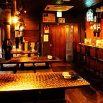 モッツバー 高の家 - 炭火の七輪を各テーブル席にご用意♪吸煙性の高いダクトが各お席にあるので店内が煙で充満するなんてこともございません！女性の方にも安心してご利用頂けます。