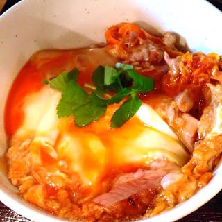 Amakusa Daioh's ultimate Oyako-don (Chicken and egg bowl) was featured on TV and in magazines.