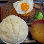 わ楽 - 料理写真:角煮どーん！ハンバーグ定食
