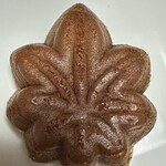 藤い屋 - しっとりキープ型。餡の口溶けサラリ