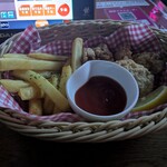 ビッグエコー - 料理写真:チキンバスケット(780円)はまあまあの量。