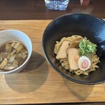 ライフイズビューティフル らぁ麺アンドカフェバー - 