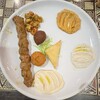 アラビアレストラン　ゼノビア - ・ペースト3種類
・ファラフェル（ひよこ豆のコロッケ)
・サンプーサ（チーズの春巻き）
・コッバ（ひき肉とナッツのコロッケ）
・シシカバブ（チキンもありましたが、マトンを選択）  