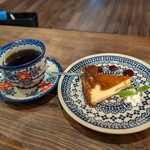 小倉カフェ - バスクチーズケーキとホット珈琲