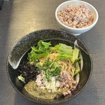 自家製麺 牡蠣工房 Uguisu - 料理写真: