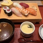 358554784 - 寿司定食、高コスパなランチ定食。お寿司の単品追加もアリ！