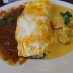 ブラウニー - ハーフ＆ハーフ（牛すじ肉のカレー／ミルクチキンカレー）、オムごはん