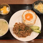 タイ料理 サバイ サバイ - 