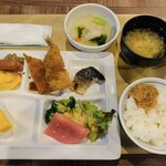 ホテルルートイン - 料理写真:ミドリ'sセレクト
真上のは水餃子 ご飯にはナメコ
特に特徴はありませんでした