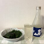 三浦酒舗 - 「山の駅 くりこま」で買ったシドケで飲みます。