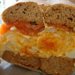 マルイチベーグル - セブングレインハニー＋クリームチーズ＋タマゴサラダ＋スモークサーモン