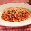 スパゲッティリア くれーぷ - 料理写真:玉ねぎとベーコンのスパゲティー トマトソース ミニサラダ付き ¥864