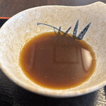 新山根温泉 べっぴんの湯 - にんにくの効いたタレ