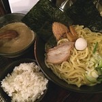 源家ラーメン - 濃厚とんこつ魚介つけ麺‼️
ライスサービスというので貰ったらお腹一杯(^^