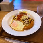 松屋 - ソーセージエッグタコライス760円です。
まあ、わざわざ食べなくても良いかなって感じました。