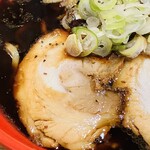 麺家 いろは - 焼豚は柔らかい