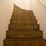 スポンテニアス - 階段で２Ｆへ