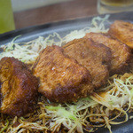 名古屋名物 みそかつ 矢場とん - 鉄板ひれとんかつのアップ
