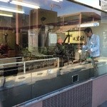 岩村菓子舗 - どんどん作ってます