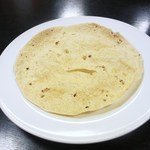 ネパール家庭料理 ホワイトヒマラヤ - パパド