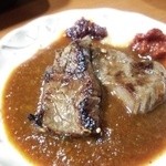 韓龍焼肉店 - 肉、タレ、コチジャン、ニンニク、ラー油