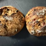 よこいベーカリー - 料理写真:十勝あずきの塩バターパン　　マカダミアクランベリー