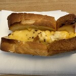 パン工場 - 料理写真:焼きサンド259円。 玉子サラダにフォンデュソースを合わせたトーストサンドです。