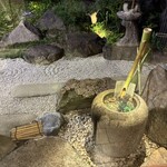 あつた蓬莱軒 - 席からガラス越しに見える風景も最高〜と♪♪