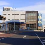 久慈広域観光協議会 売店 - 同じ久慈駅前にある、久慈駅前観光交流センター「YOMUNOSU/ヨムノス」
