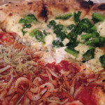 ルナ エ ソーレ - シラス＆桜エビと4種チーズのハーフ＆ハーフピッツァ