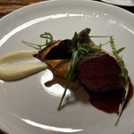 Cheese Tavern CASCINA - 黒毛和牛もも肉のロースト 赤ワインとトリュフのソース
