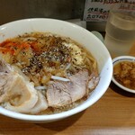 ラーメン荘 地球規模で考えろ - 料理写真:ラーメン200g 1000円