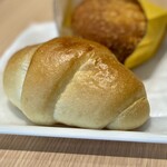 ベーカリーカフェフラミンゴ - 塩バターパン（163円）
