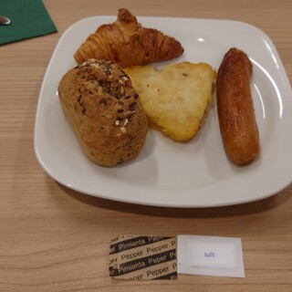 The Phoenix Lounge at Dublin Airport_0