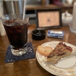 358755428 - アイスコーヒー850円、今日のタルト350円