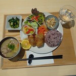 MORE SMILE Cafe - 国産若鶏の自家製塩麹唐揚げ定食