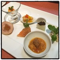 シェ フルール 横濱 - オードブル7点盛。
                素材を活かした繊細なお味。
                ランチはマダムばかり。