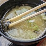 白木海岸のレストラン - ・クロメ入り味噌汁、クロメの漁期が終わっているから、まぁまぁな感じで